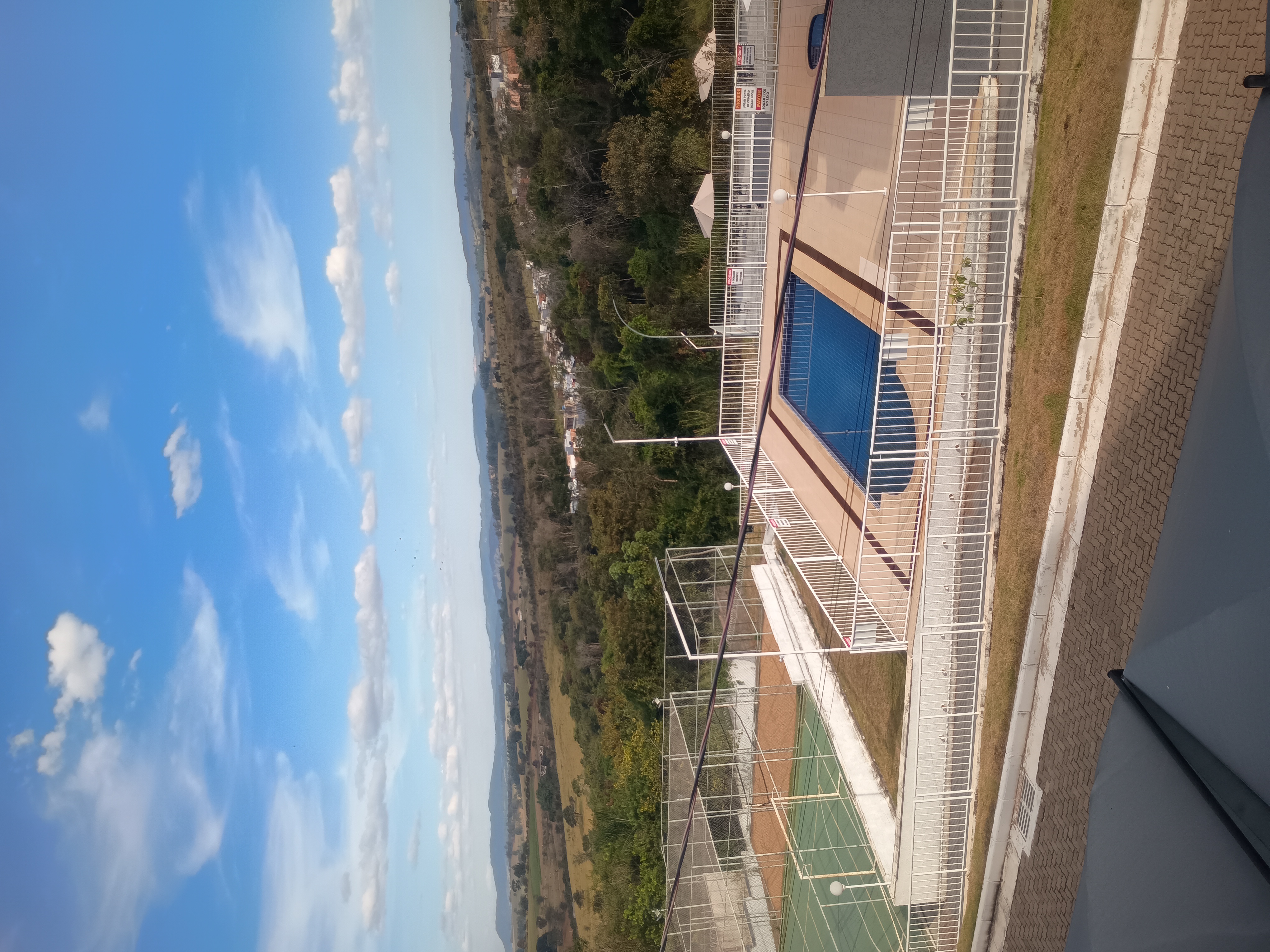 Alugo apartamento